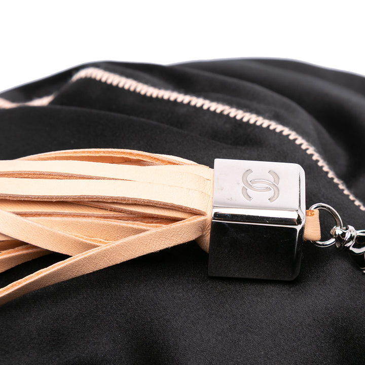 Chanel Cuir d’agneau and Satin Reversible Sac Cordon Bucket Bag Noir – GABY PARIS Authentique