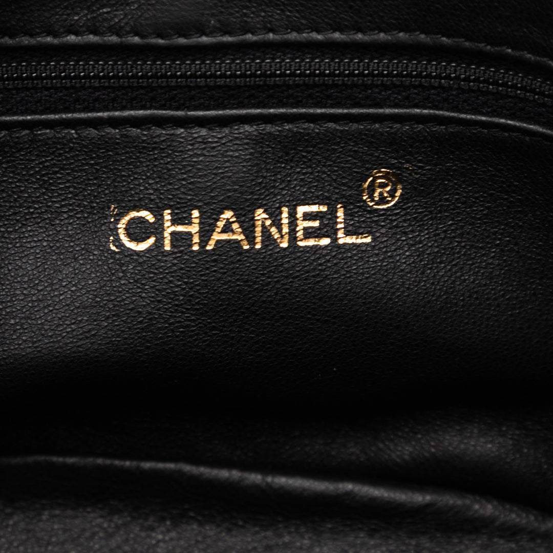 Chanel CC Quilted Cuir d’agneau Tassel Vanity Bag Noir