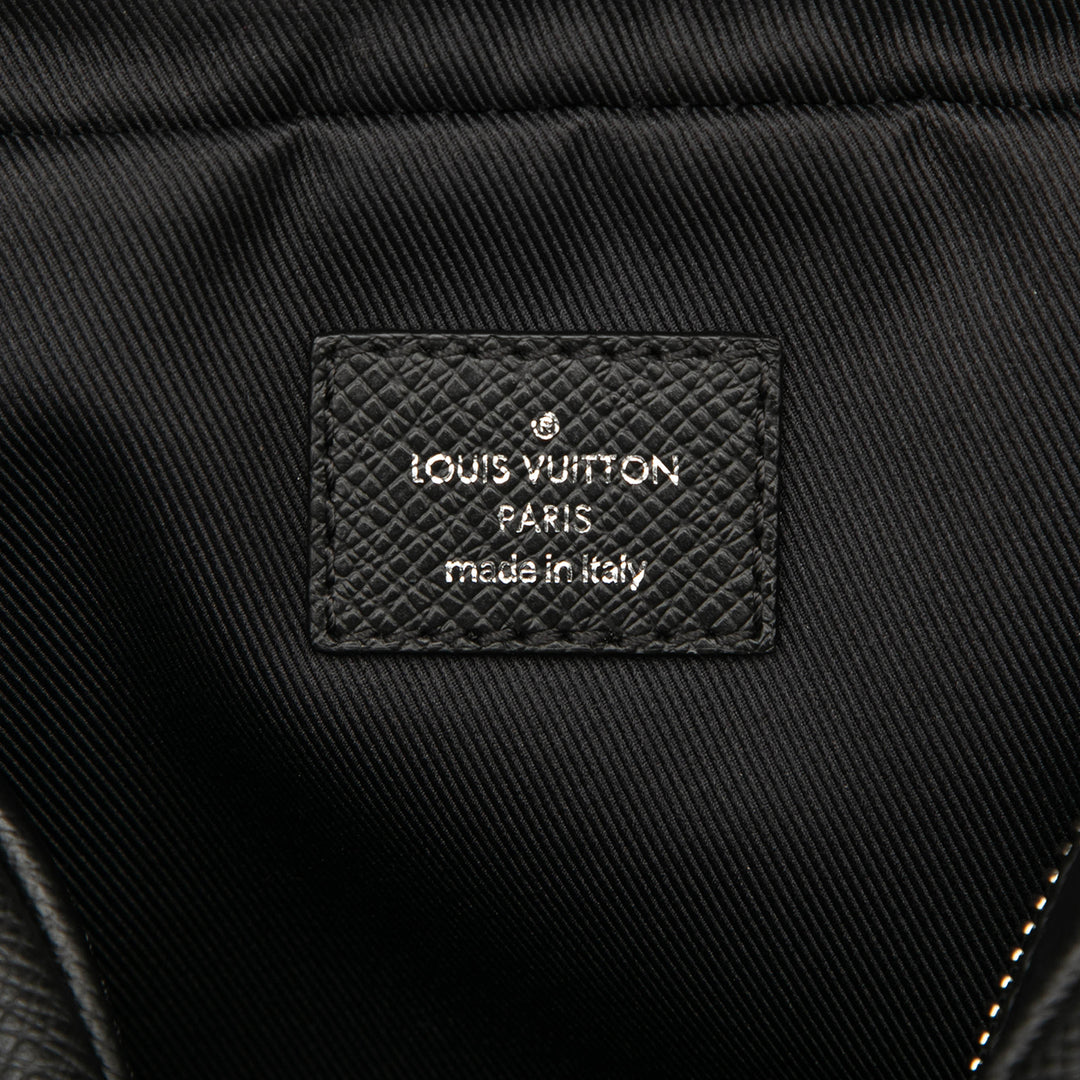 Louis Vuitton Monogram Taigarama Outdoor Bumbag Noir – GABY PARIS Authentique