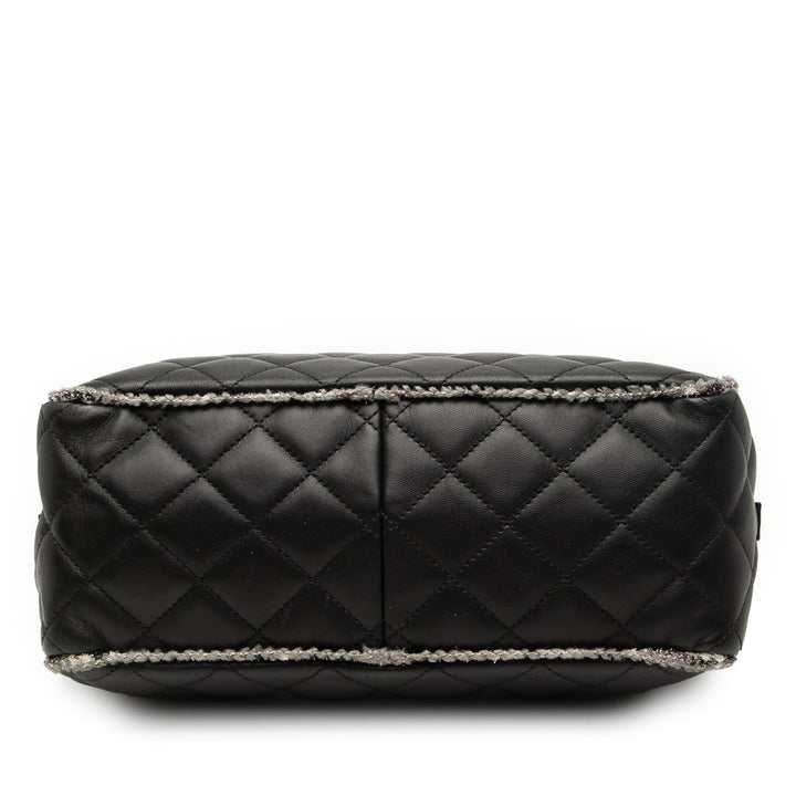 Chanel CC Quilted Cuir d’agneau Tweedy Bowler Bag Noir