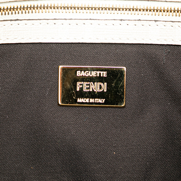 Fendi Zucca Graphic Print Coated Toile Bikini Girls Baguette Sac cartable Blanc