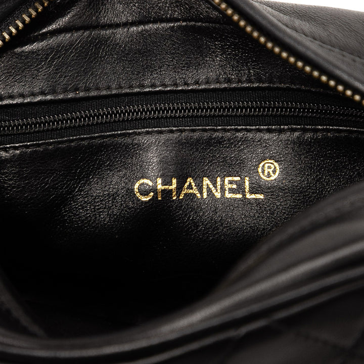 Chanel CC Quilted Cuir d’agneau Tassel Sac caméra Noir