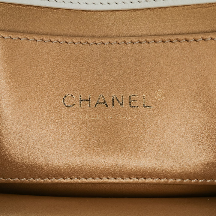 Chanel Small CC Quilted Cuir de veau Crystal Pearl Full Flap Blanc – GABY PARIS Authentique