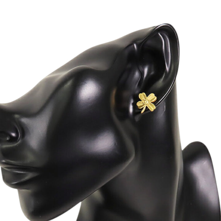 Chanel Doré Plated CC Clover Push Back Boucle d’oreilles Doré – GABY PARIS Authentique