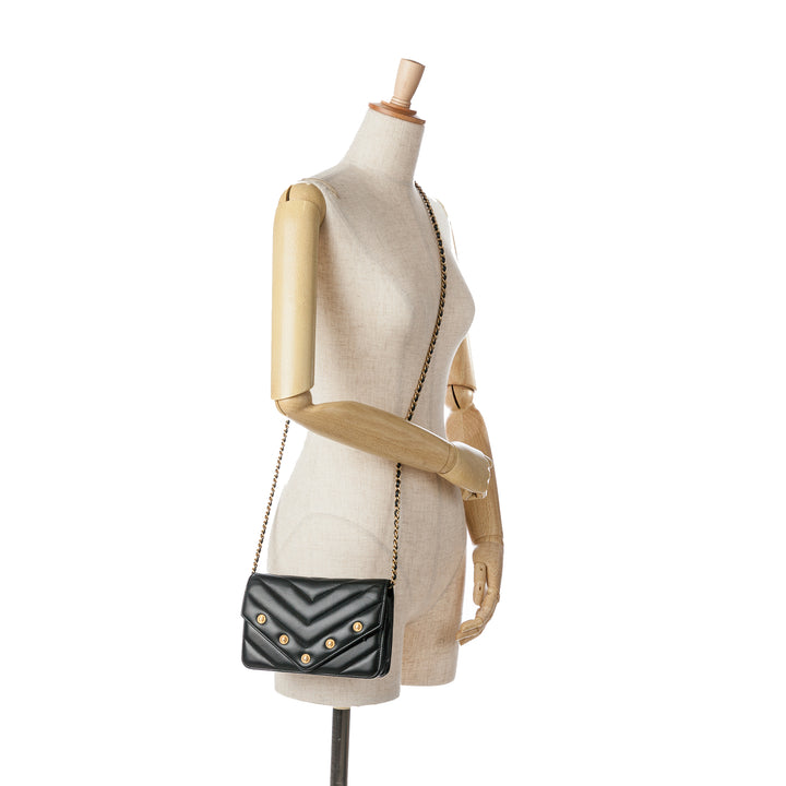 Chanel Chevron Cuir d’agneau Button Portefeuille On Chain Noir – GABY PARIS Authentique