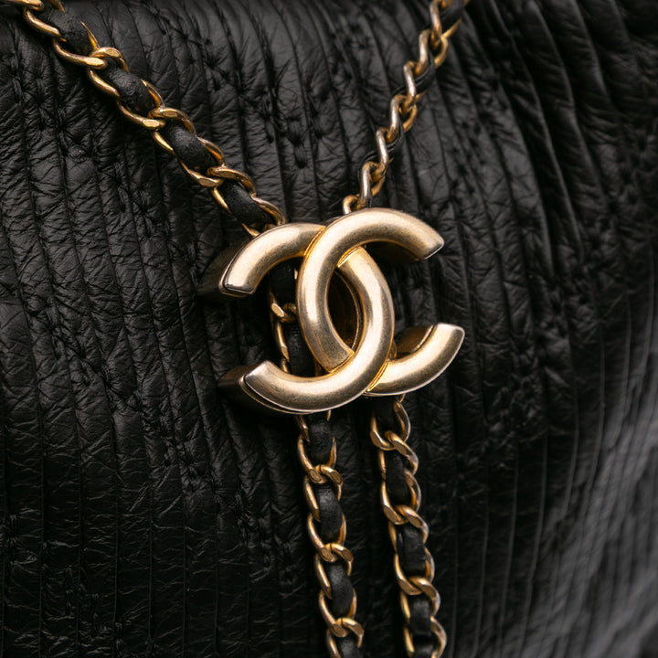 Chanel Medium Crumpled Cuir de veau Coco Pleats Drawstring Bucket Bag Noir