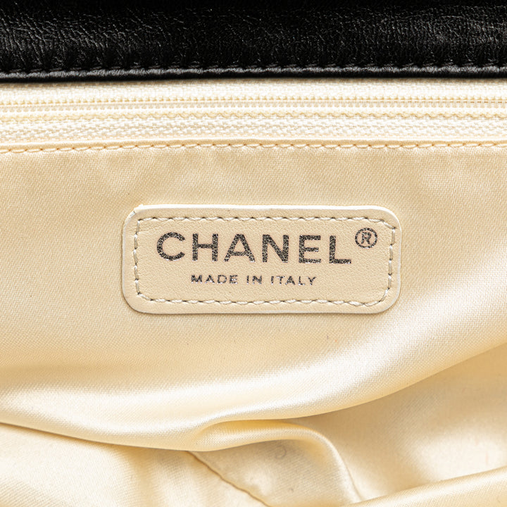 Chanel Quilted Cuir d’agneau Reissue East West Flap Noir – GABY PARIS Authentique