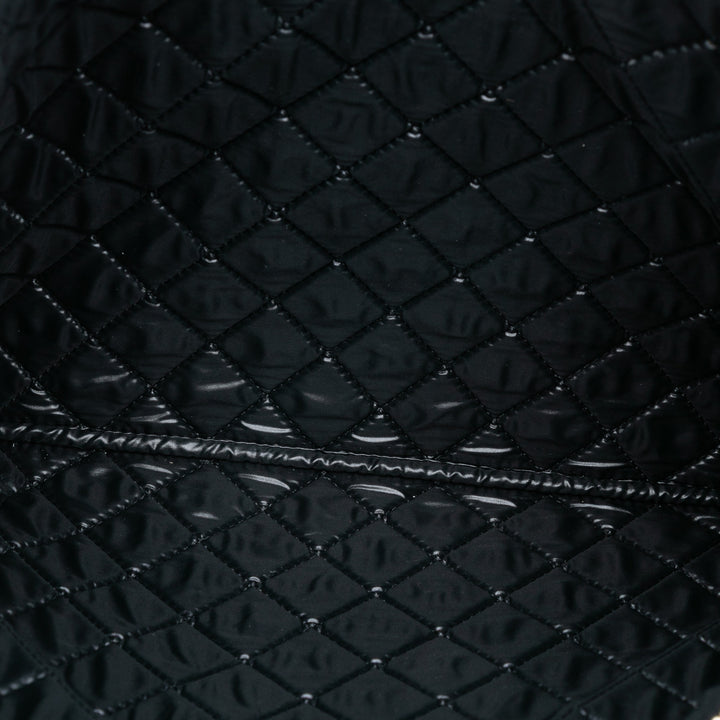 Chanel Medium Bicolor Caviar and Iridescent Cuir de veau O Étui Pochette Doré – GABY PARIS Authentique