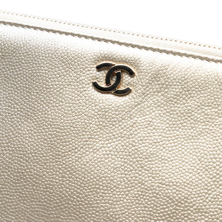 Chanel Medium Bicolor Caviar and Iridescent Cuir de veau O Étui Pochette Doré – GABY PARIS Authentique
