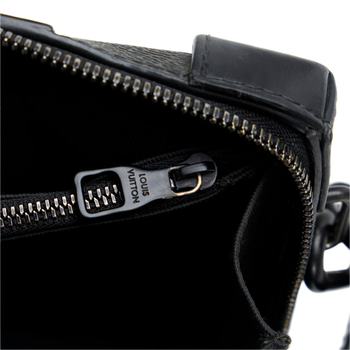 Louis Vuitton Monogram Eclipse Soft Trunk Wallet Sac porté croisé Noir