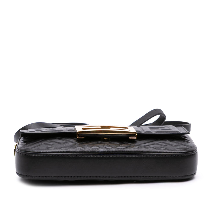 Fendi Zucca Embossed Cuir Baguette Phone Pochette Sac cartable Noir – GABY PARIS Authentique
