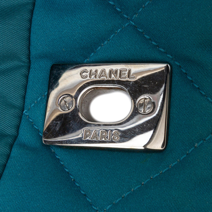 Chanel CC Quilted Nylon Graffiti Watercolour Shopping Cabas Bleu – GABY PARIS Authentique