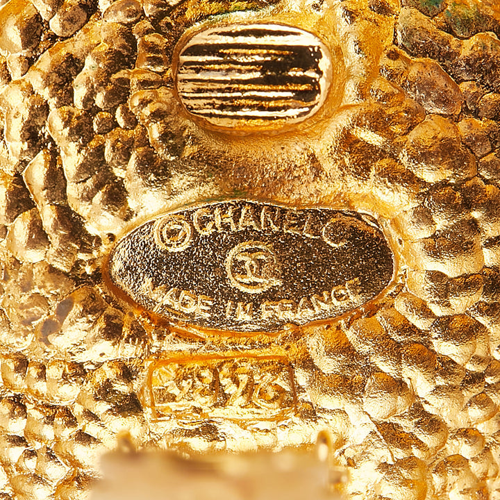 Chanel Doré Plated Camellia Cross Dome Clip On Boucles d’oreilless Doré – GABY PARIS Authentique