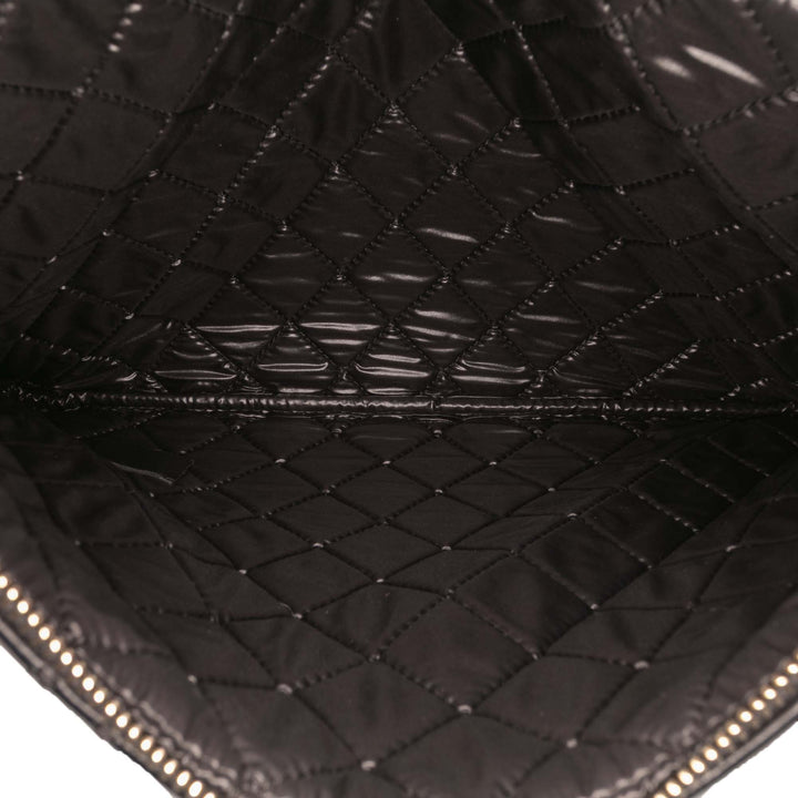 Chanel Medium Quilted Cuir d’agneau Double Stitch Tassel O Étui Pochette Noir