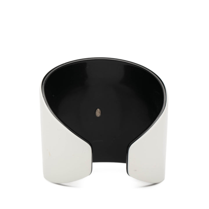 Chanel Resin CC Logo Cuff Bracelet Blanc – GABY PARIS Authentique