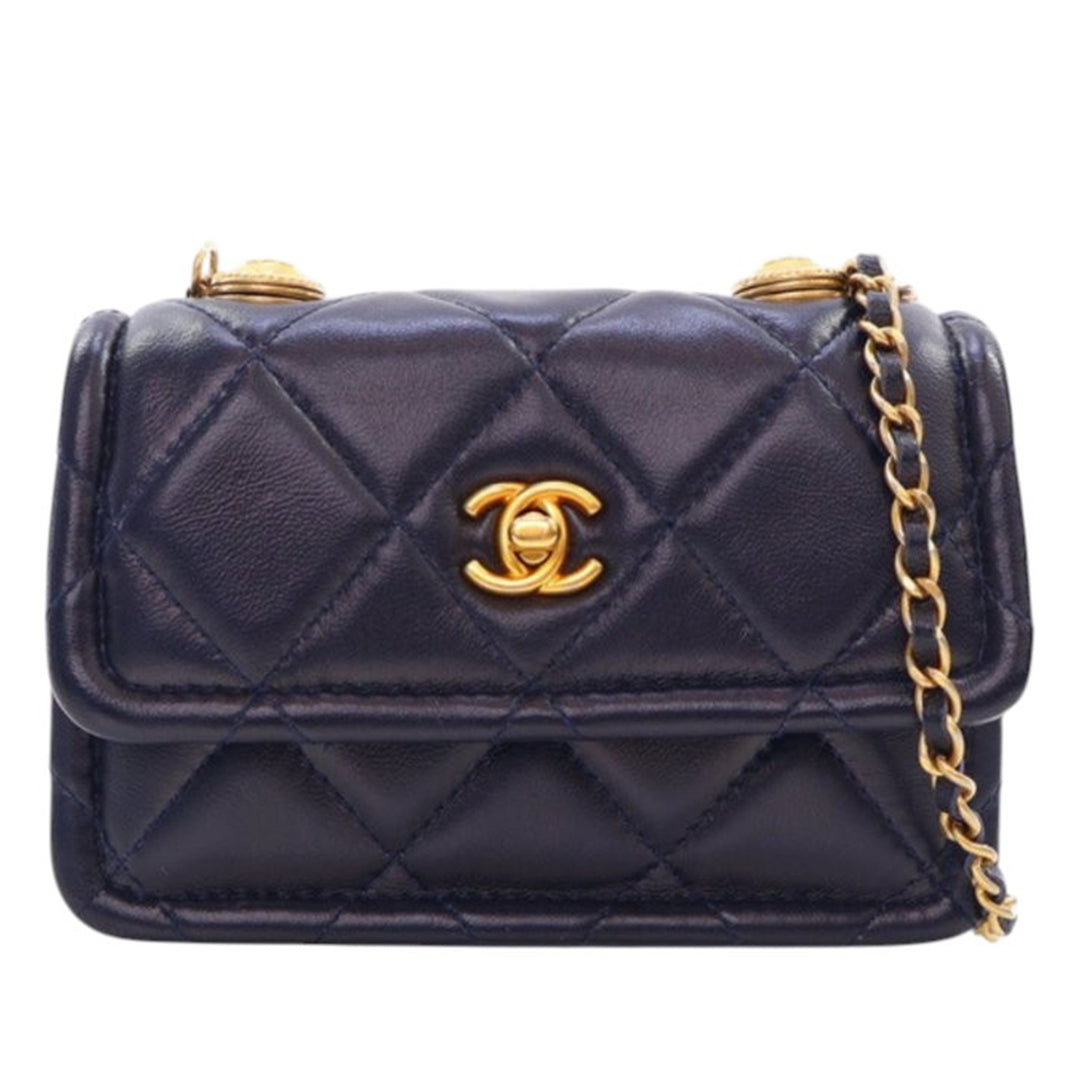 Chanel Mini Quilted Shiny Cuir d’agneau Button On Top Flap Bleu – GABY PARIS Authentique