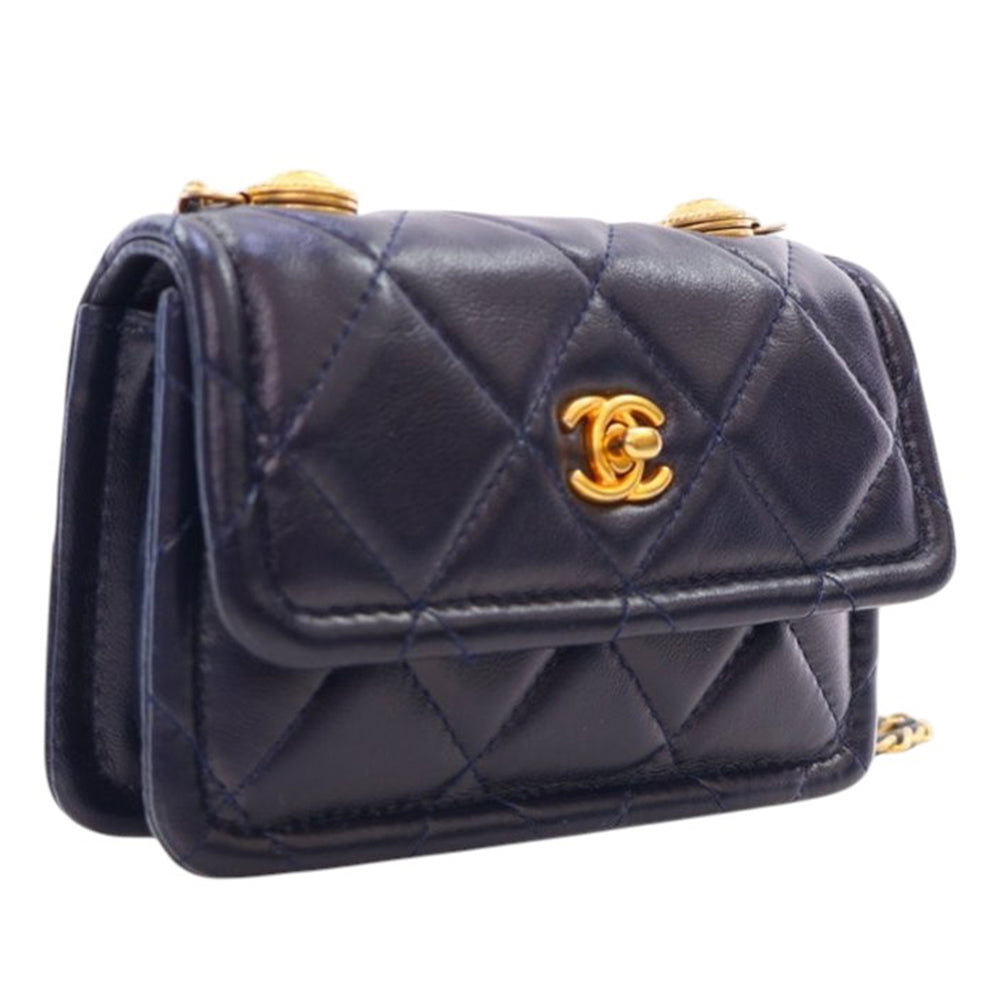 Chanel Mini Quilted Shiny Cuir d’agneau Button On Top Flap Bleu – GABY PARIS Authentique