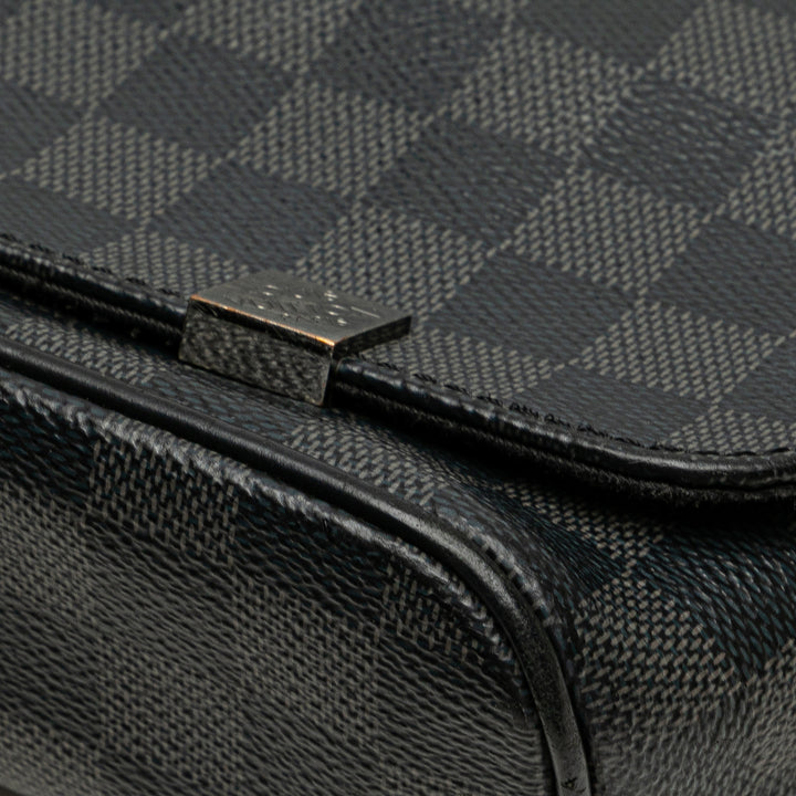Louis Vuitton Damier Graphite District MM Noir