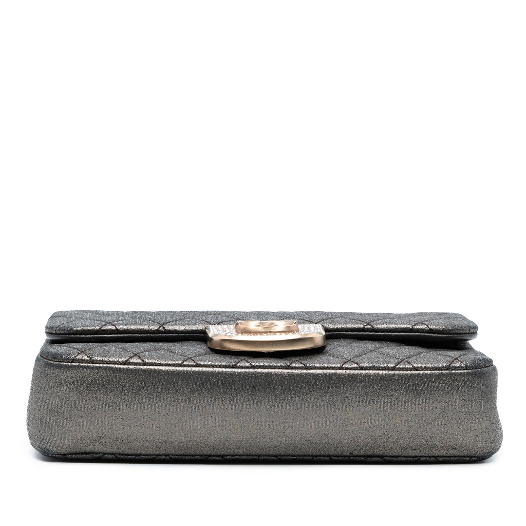 Chanel Small Quilted Iridescent Cuir de veau Crystal Simple rabat Noir – GABY PARIS Authentique