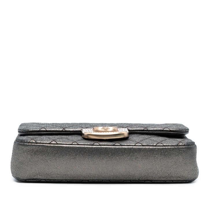 Chanel Small Quilted Iridescent Cuir de veau Crystal Simple rabat Noir – GABY PARIS Authentique