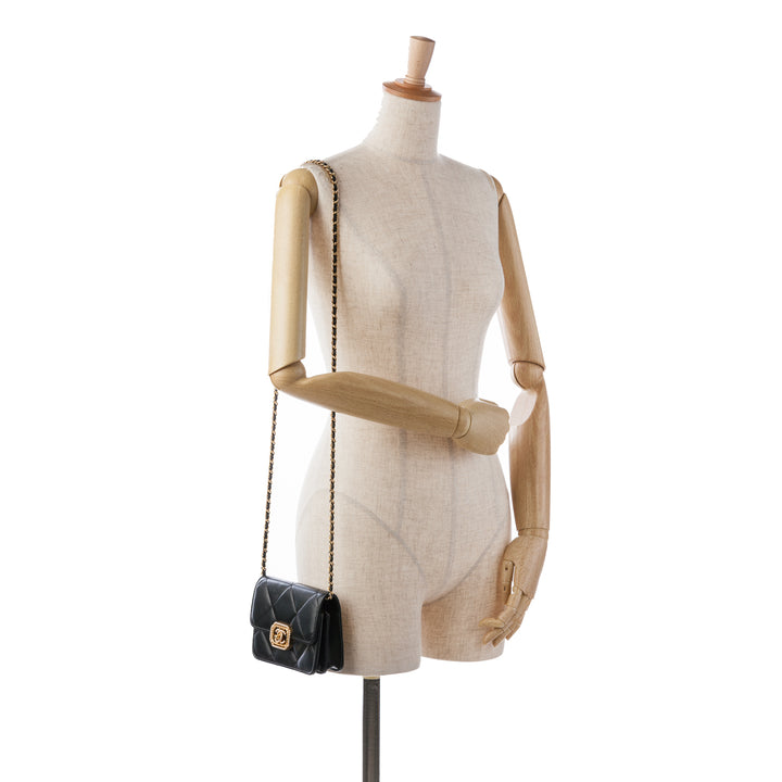 Chanel Quilted Cuir de veau Strass Pochette With Chain Flap Noir – GABY PARIS Authentique