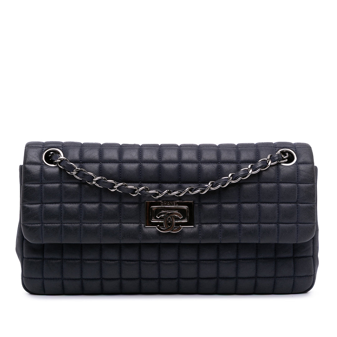 Chanel Chocolate Bar Iridescent Cuir de veau Bubble Flap Bleu – GABY PARIS Authentique
