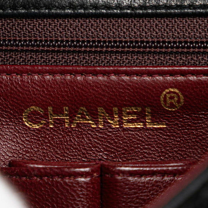 Chanel Small Square Quilted Cuir d’agneau Flap Noir – GABY PARIS Authentique