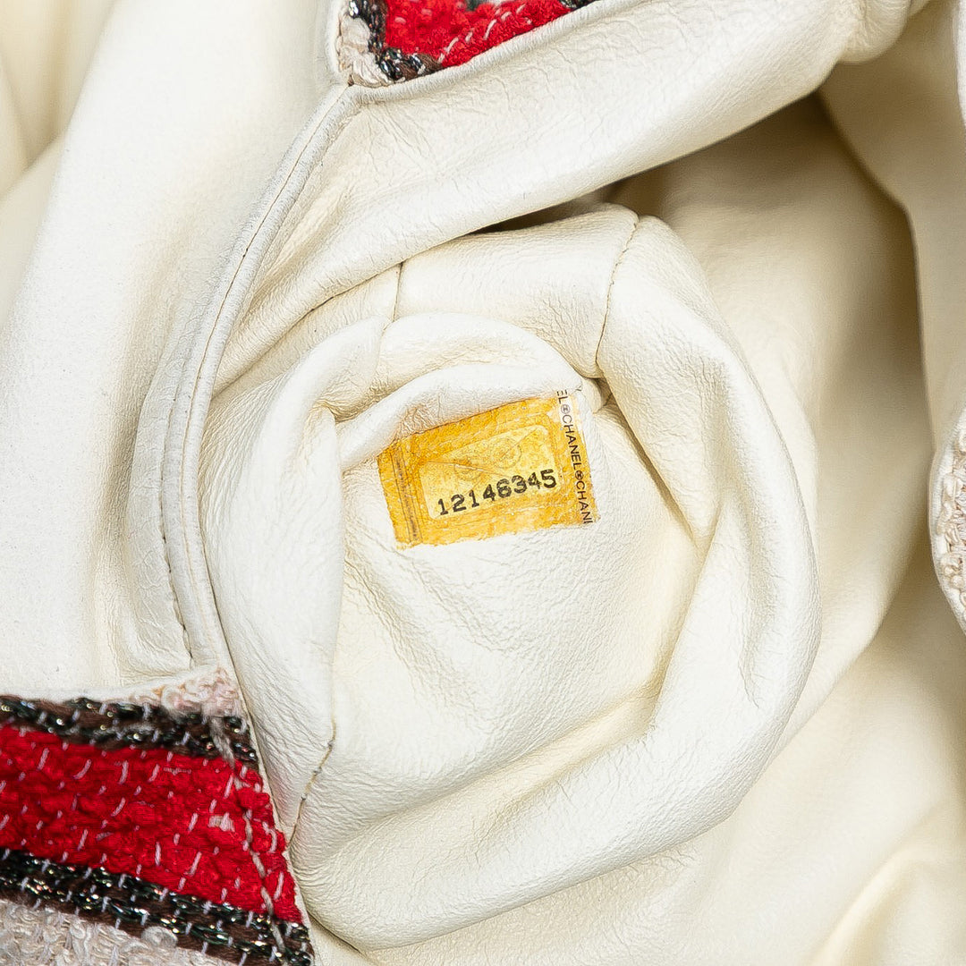 Chanel CC Quilted Tweed Striped Simple rabat Blanc – GABY PARIS Authentique