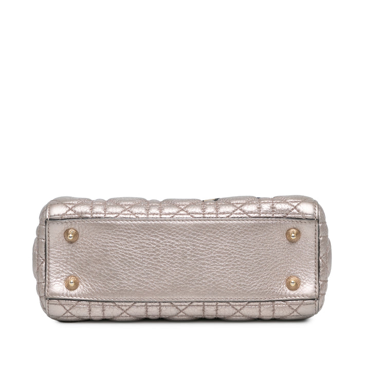 Dior Small Métallisé Grained Cuir de veau Cannage Supple Lady Dior Argenté – GABY PARIS Authentique