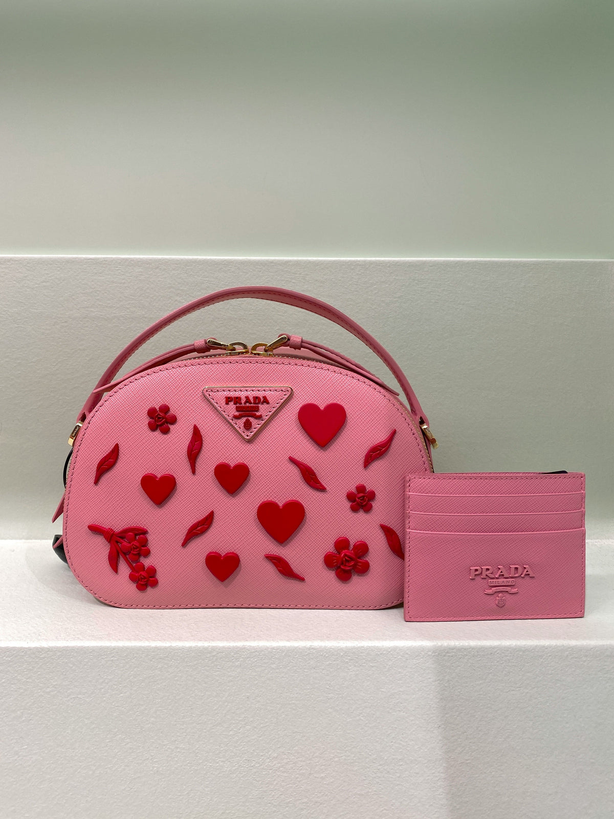 Comment authentifier un sac Prada : les points clés à vérifier