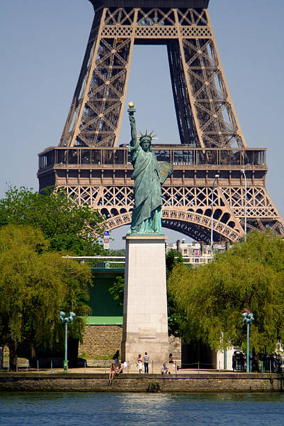 Statue de la Liberté à Paris sur l’Île aux Cygnes, Bord de la Seine 