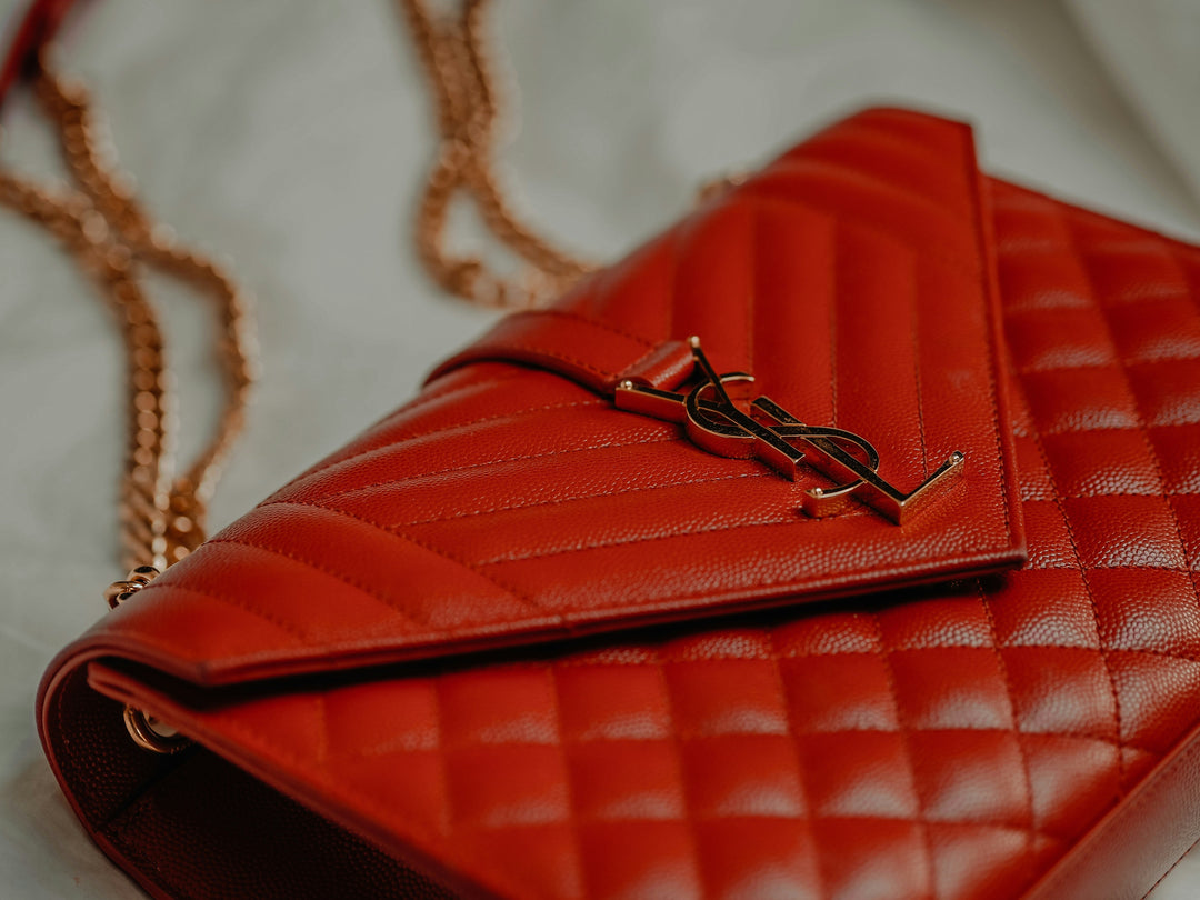 Comment authentifier un sac Saint Laurent : guide complet
