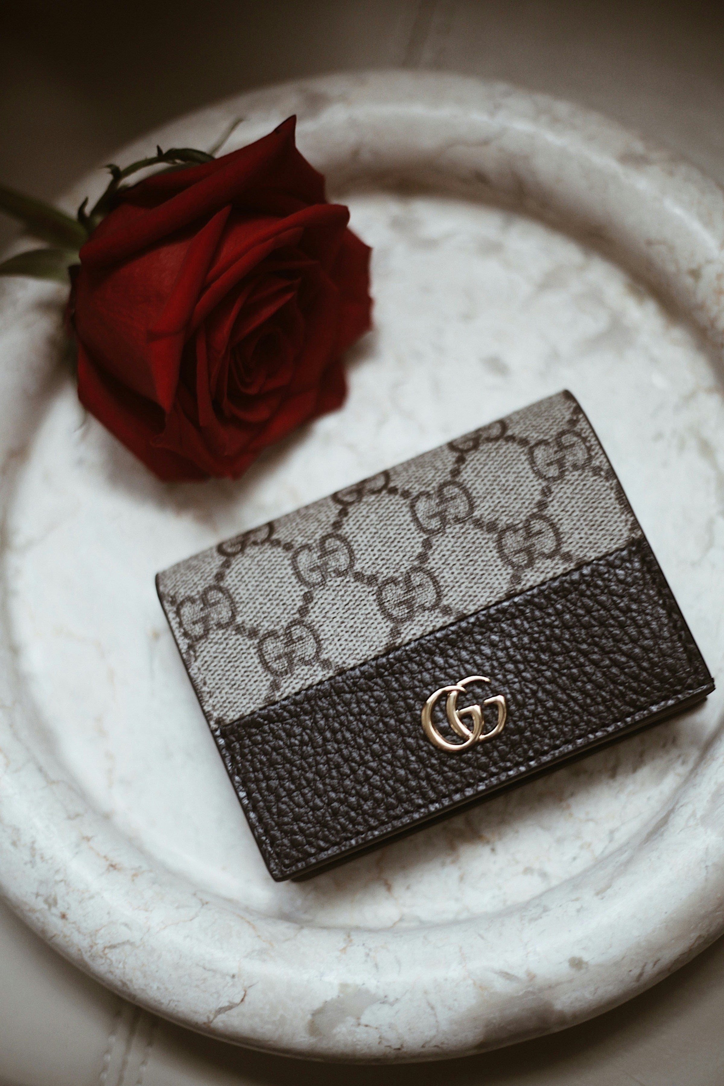 Portefeuille Gucci GG — petite maroquinerie de luxe