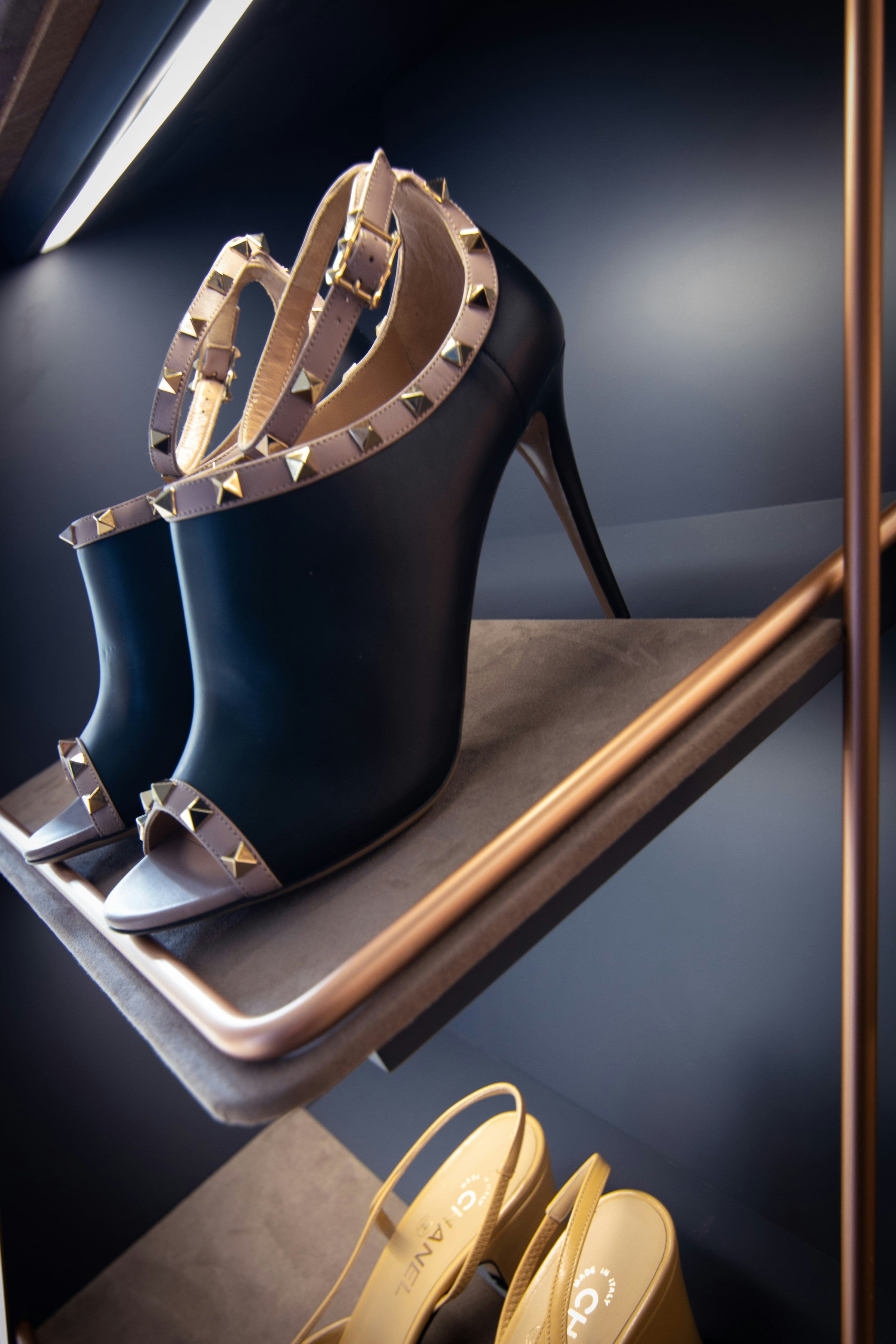 Chaussures de luxe femme — Valentino et Chanel