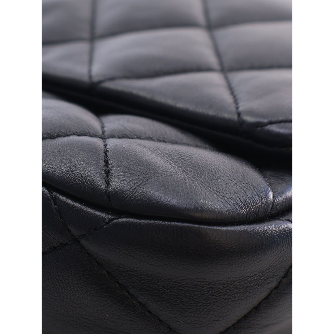 Chanel Sac bandoulière Matelassé Lacquered Chaîne à rabat Petit Cuir d'agneau Noir – vue 10 – GABY PARIS