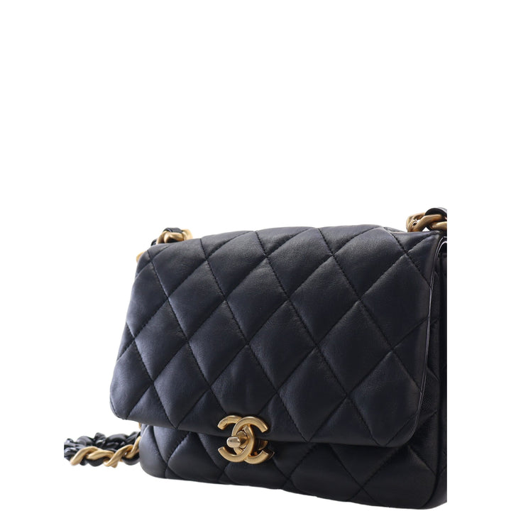 Chanel Sac bandoulière Matelassé Lacquered Chaîne à rabat Petit Cuir d'agneau Noir – vue 12 – GABY PARIS