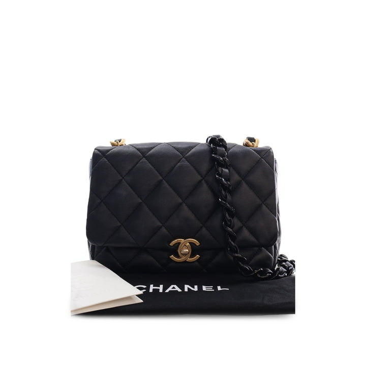 Chanel Sac bandoulière Matelassé Lacquered Chaîne à rabat Petit Cuir d'agneau Noir – vue 5 – GABY PARIS