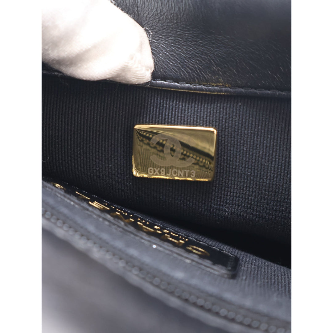 Chanel Sac bandoulière Matelassé Lacquered Chaîne à rabat Petit Cuir d'agneau Noir – vue 6 – GABY PARIS