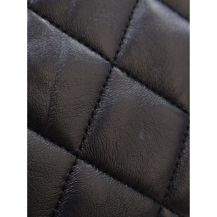 Chanel Sac bandoulière Matelassé Lacquered Chaîne à rabat Petit Cuir d'agneau Noir – vue 7 – GABY PARIS