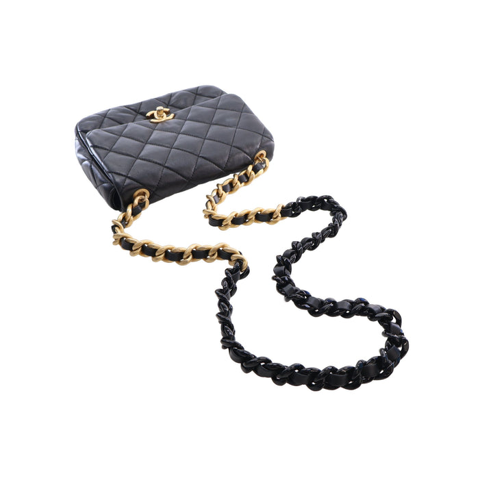 Chanel Sac bandoulière Matelassé Lacquered Chaîne à rabat Petit Cuir d'agneau Noir – vue 9 – GABY PARIS