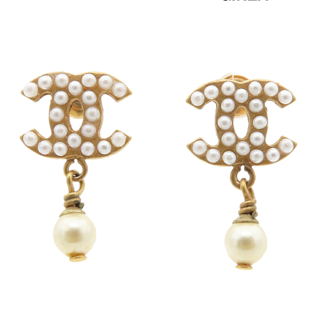 Chanel CC plaqué Perles fantaisie Swing fermoir poussette Boucles d’oreilles