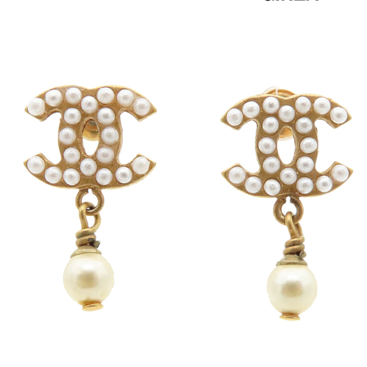 Chanel CC plaqué Perles fantaisie Swing fermoir poussette Boucles d’oreilles