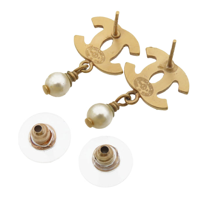 Chanel CC plaqué Perles fantaisie Swing fermoir poussette Boucles d’oreilles