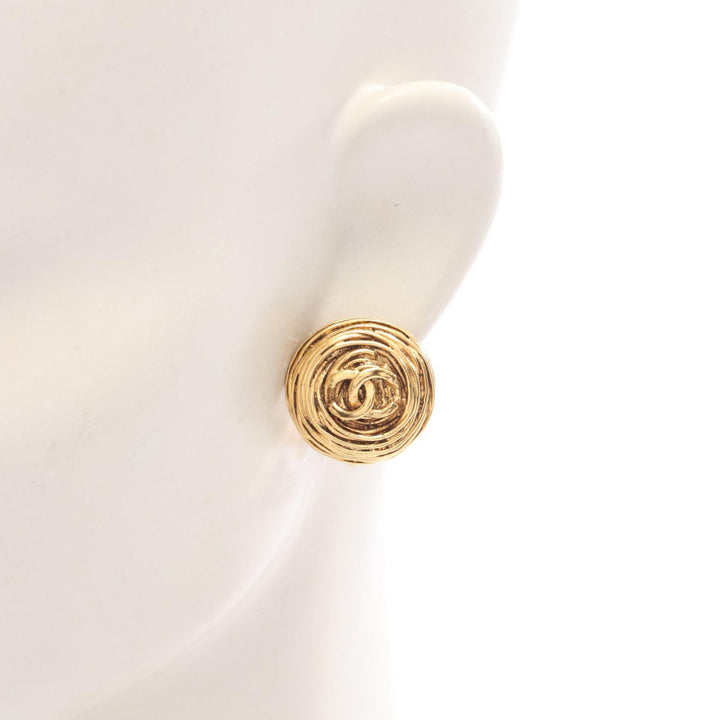 Chanel CC plaqué Rond Clip On Boucle d’oreilles