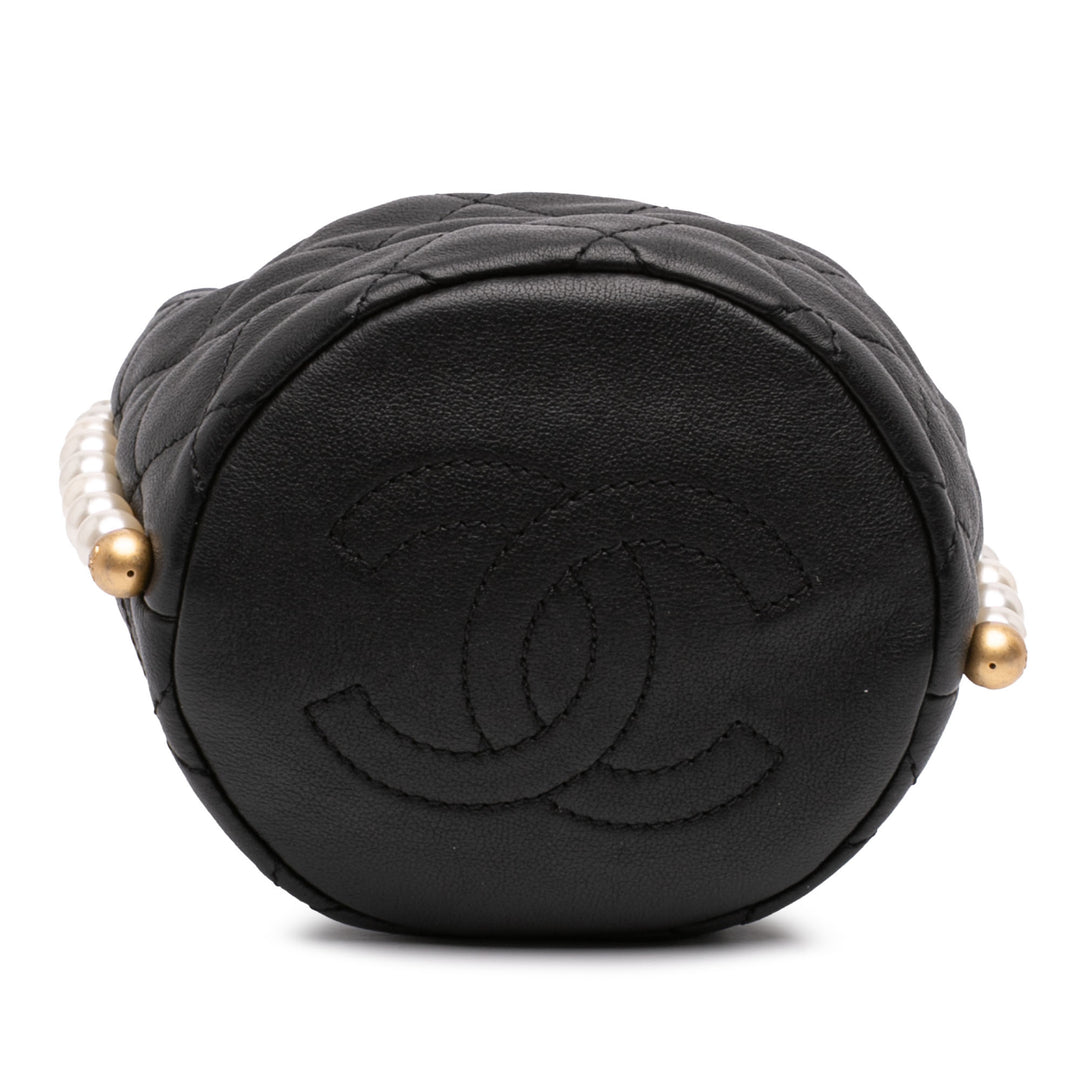 Chanel Mini Matelassé Cuir de veau About Perles Drawstring Bucket Sac