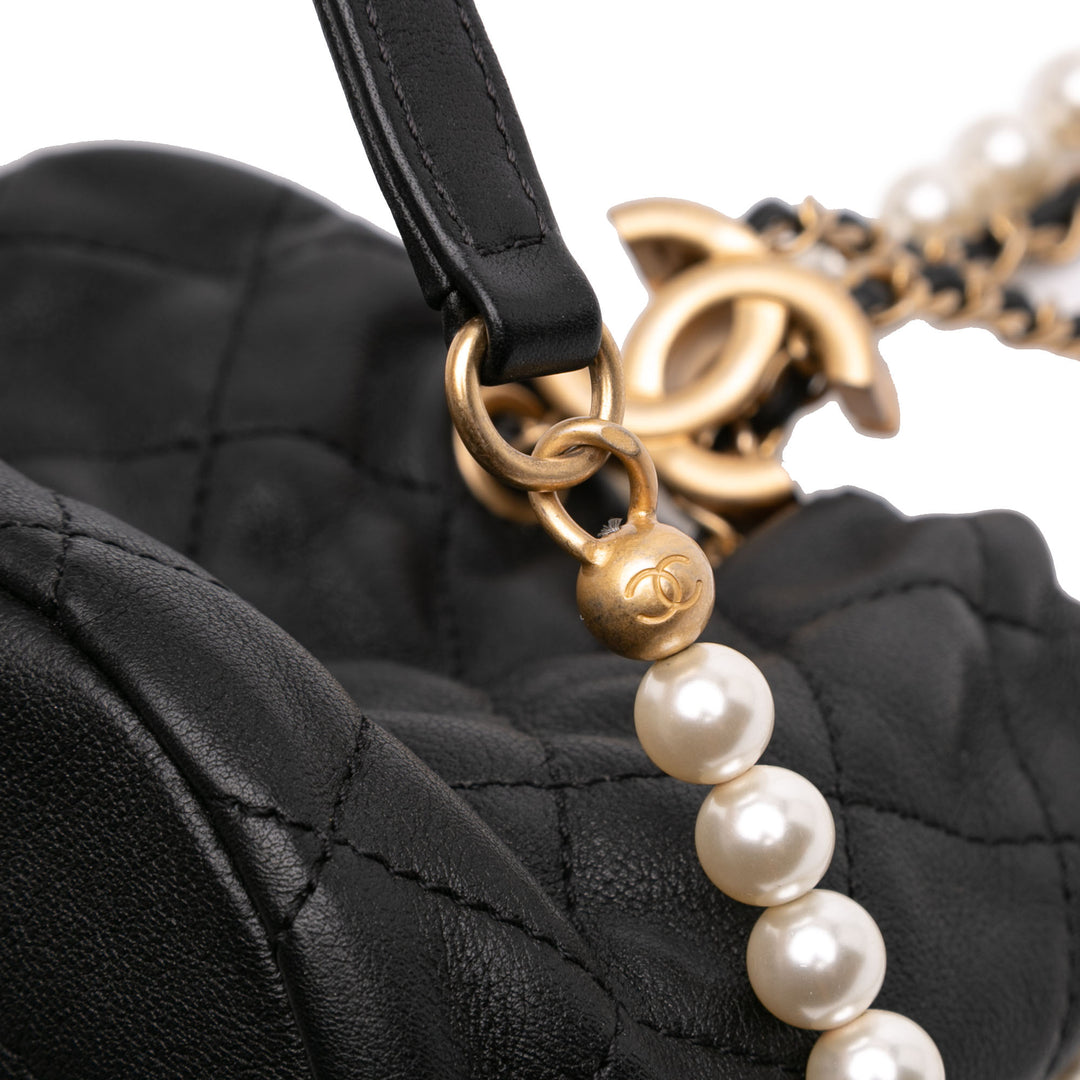 Chanel Mini Matelassé Cuir de veau About Perles Drawstring Bucket Sac