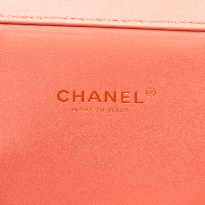 Chanel Matelassé Cuir verni Afternoon Tea Vanity avec chaîne