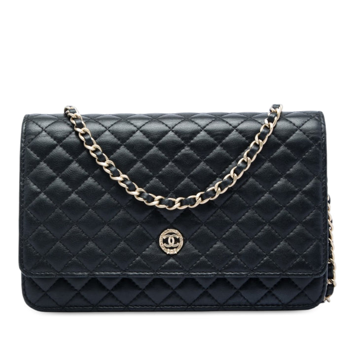 Chanel Matelassé Cuir d'agneau Crest Wallet on Chain