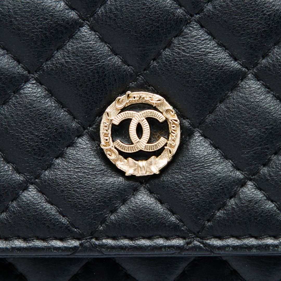 Chanel Matelassé Cuir d'agneau Crest Wallet on Chain