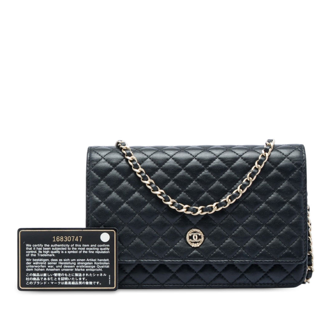 Chanel Matelassé Cuir d'agneau Crest Wallet on Chain
